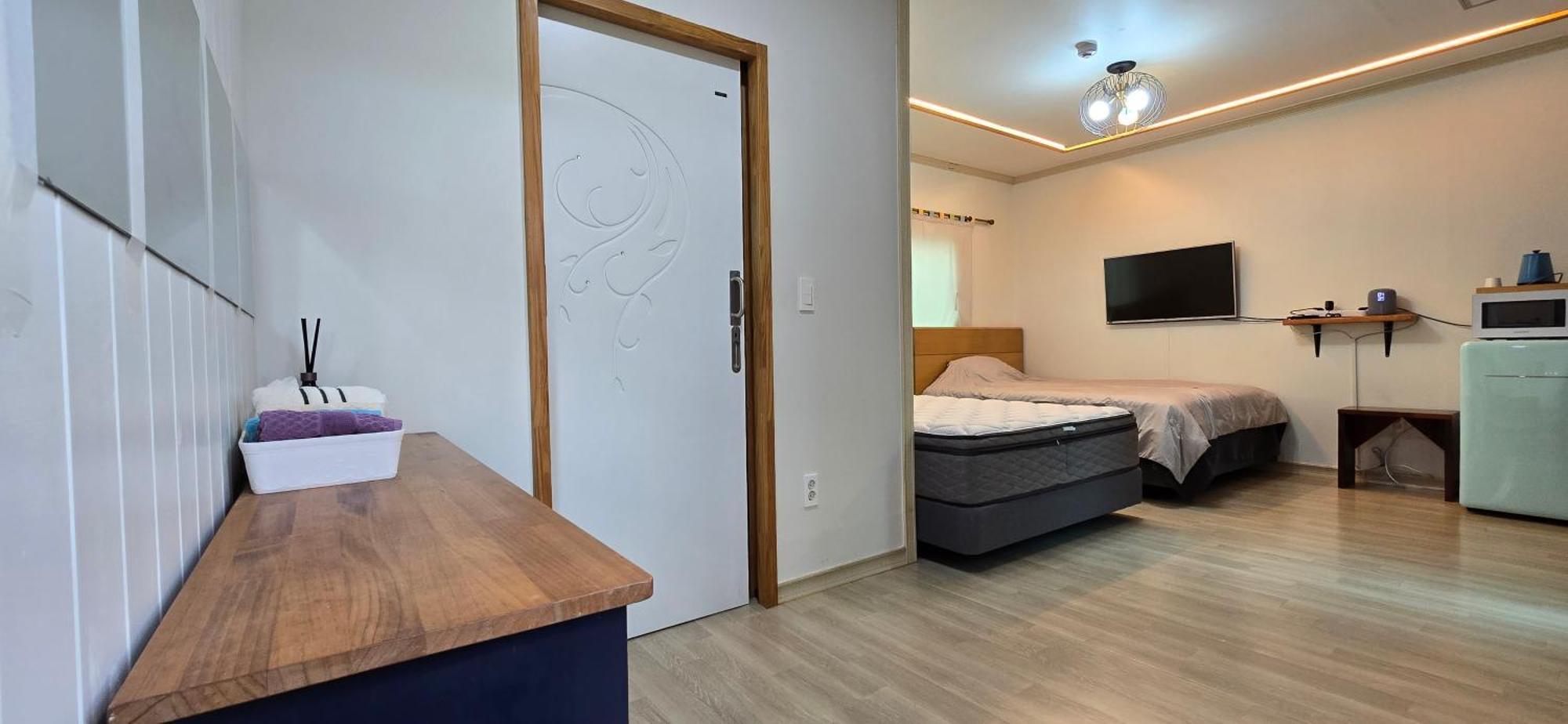 Wind Jeju Cafe&Pension Seogwipo Bagian luar foto