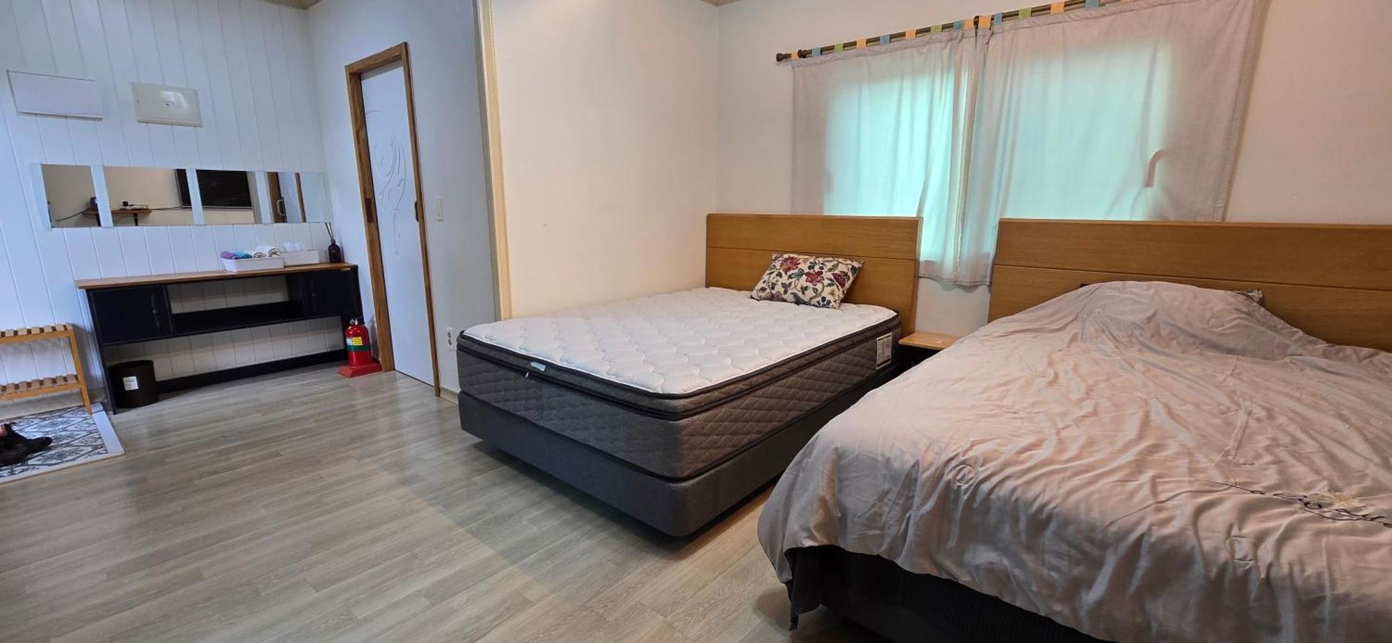 Wind Jeju Cafe&Pension Seogwipo Bagian luar foto