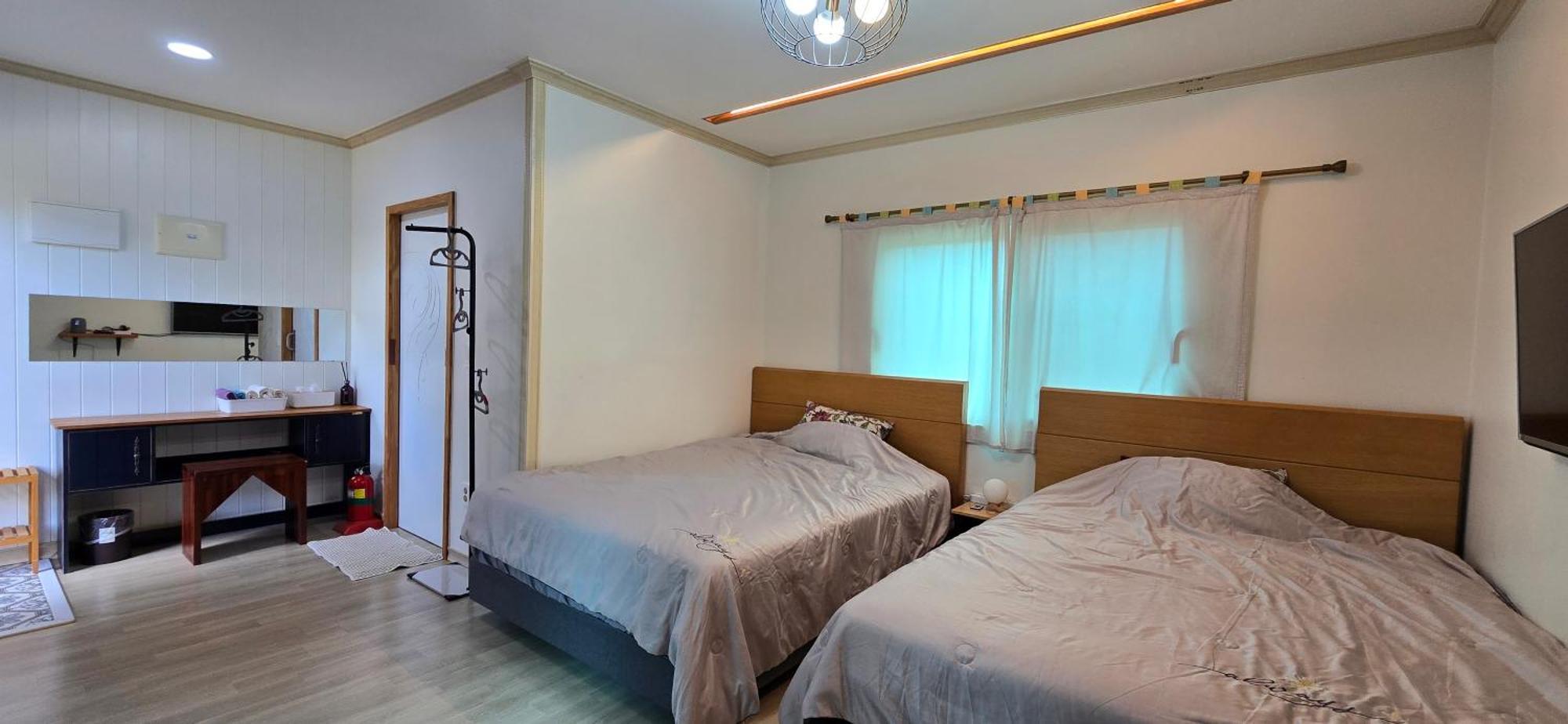Wind Jeju Cafe&Pension Seogwipo Bagian luar foto