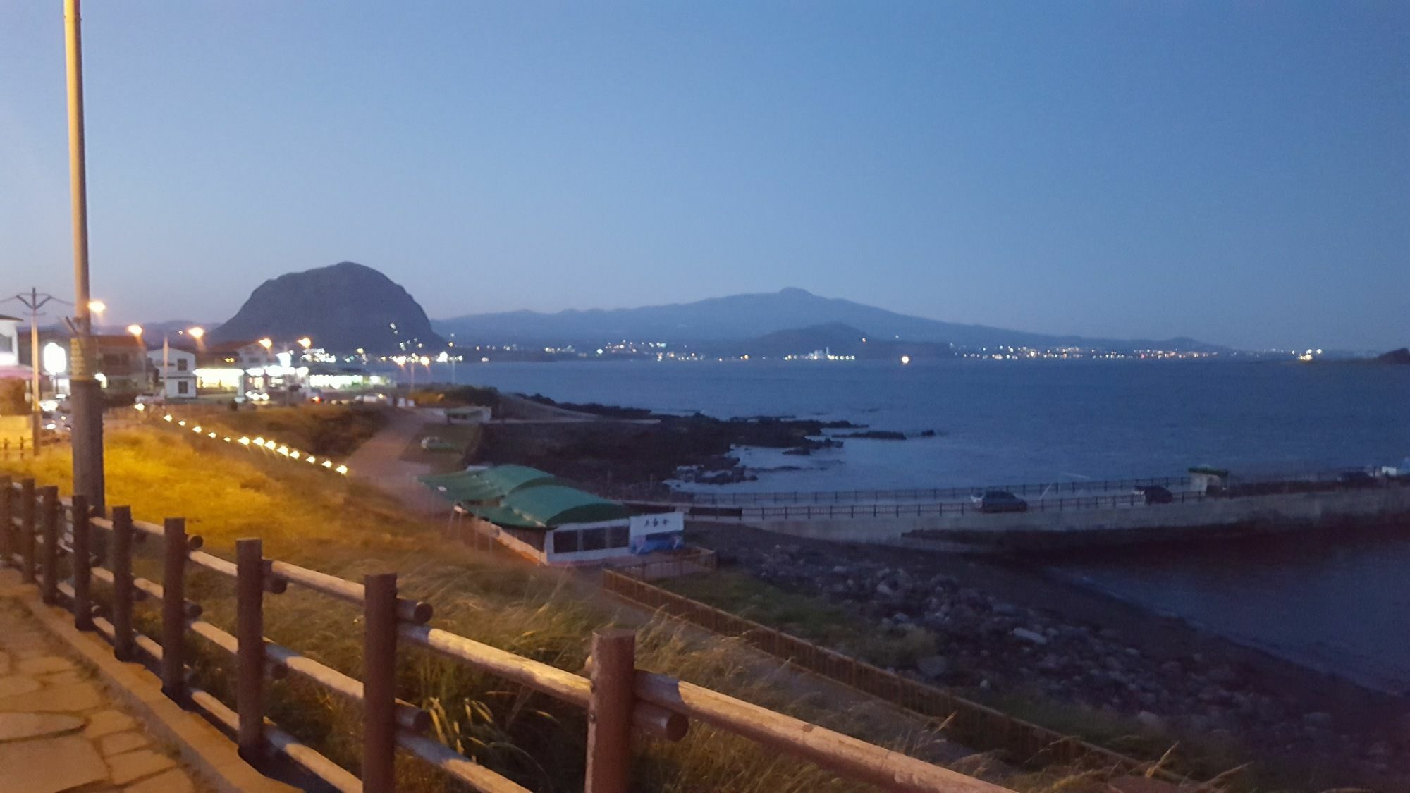 Wind Jeju Cafe&Pension Seogwipo Bagian luar foto