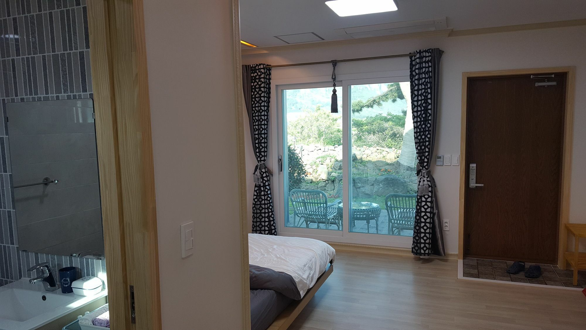 Wind Jeju Cafe&Pension Seogwipo Bagian luar foto